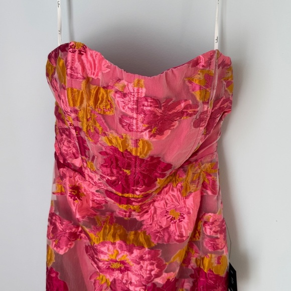NWT Lulu’s Upgraded Event Pink Jacquard Strapless Bustier Midi Dress Size Medium - Picture 4 of 16